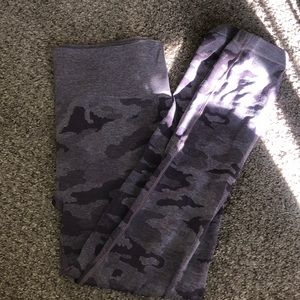 purple camo gym shark dupe leggings ! (read bio)